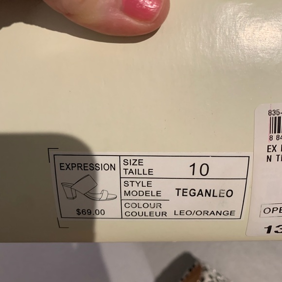 Brand New Expressions Sandals - Picture 8 of 14